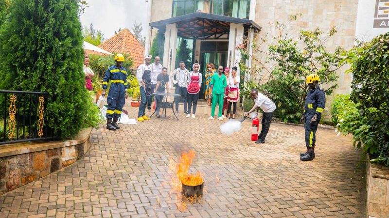 Police tips Hotel employees on fire safety