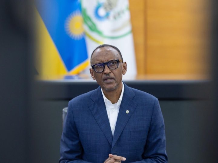 Kagame consoles Musanze residents after fire damages GOICO Plaza