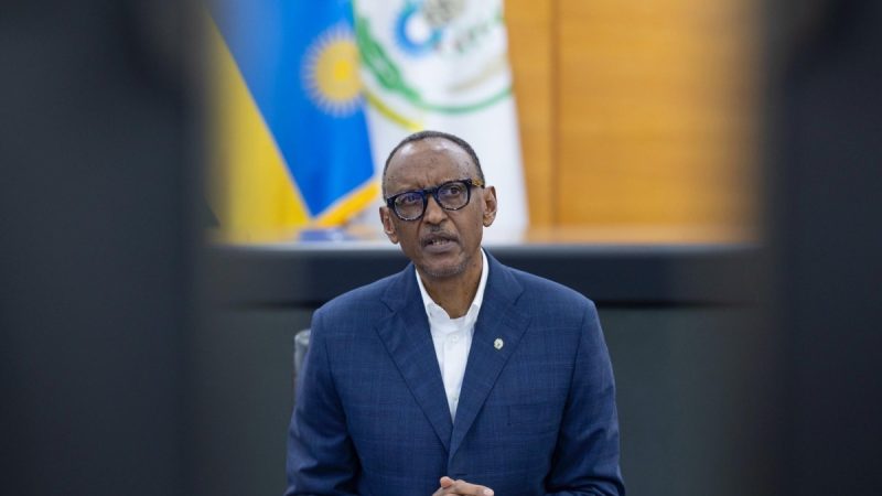 Kagame consoles Musanze residents after fire damages GOICO Plaza